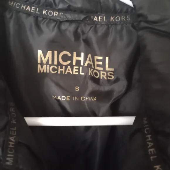 MICHEAL KORS women's black puffer jacket with gold zipper - Picture 4 of 6